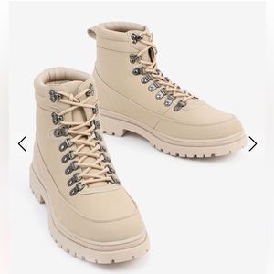 NWT Men’s faux leather size 10 hiking boot